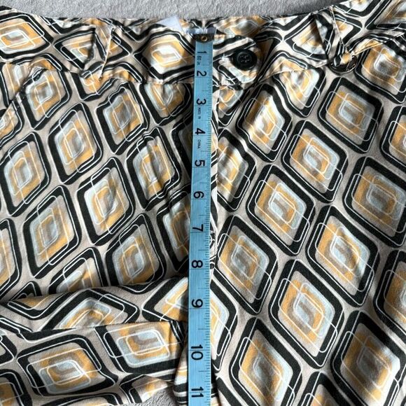 Lija Women’s Geometric Yellow Golf Bermuda Shorts - Picture 6 of 11